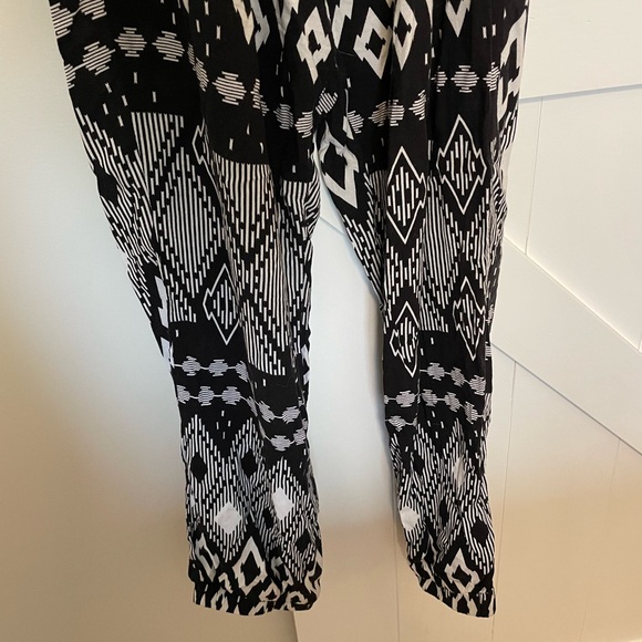 Valleygirl Strapless Black and White Patterned Jumpsuit Size 10 - Picture 6 of 10